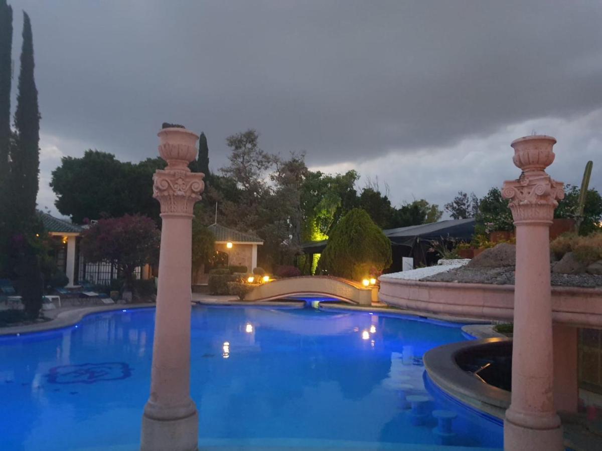 Camera Matrimoniale con Vista Piscina